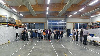 Vor Inbetriebnahme der neuen Halle durfte ein Betriebsfest nicht fehlen.